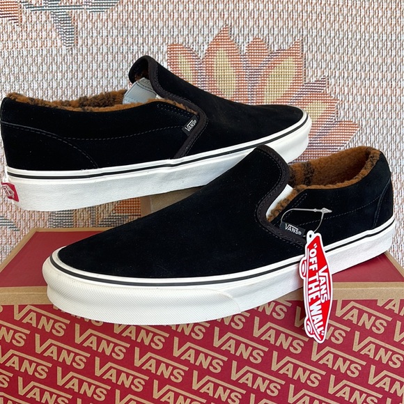 Vans WMNS Classic Slip-On
(Sherpa)Black/Marshmallow
IN0A7VCFABI
Sneakers - Picture 9 of 16